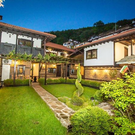 Семеен Хотел Чардаците Lowetsch Exterior foto