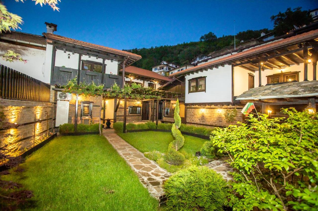 Семеен Хотел Чардаците Lowetsch Exterior foto