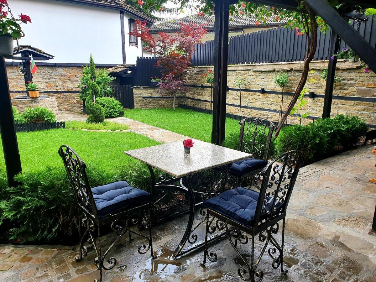 Семеен Хотел Чардаците Lowetsch Exterior foto