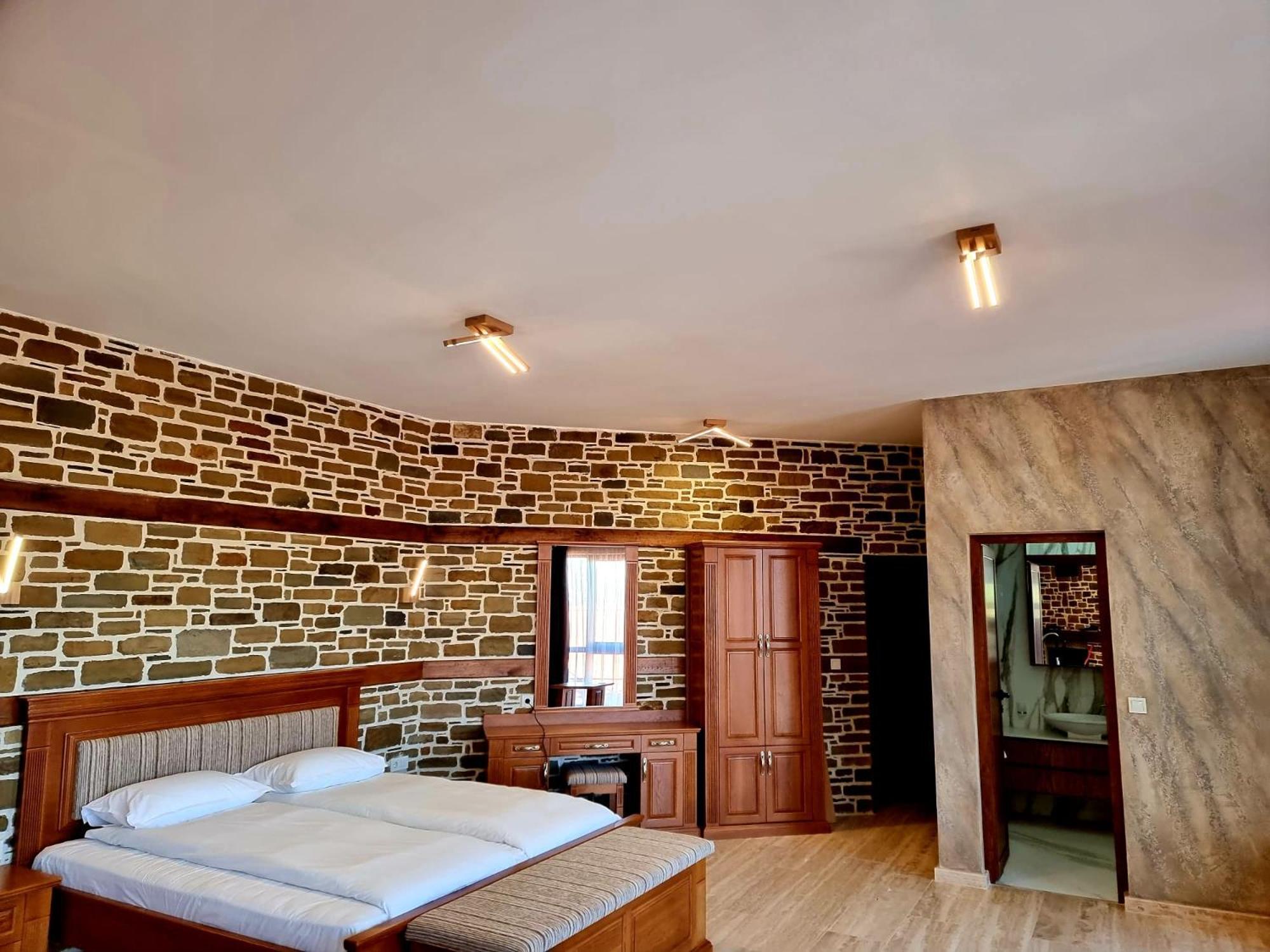 Семеен Хотел Чардаците Lowetsch Exterior foto