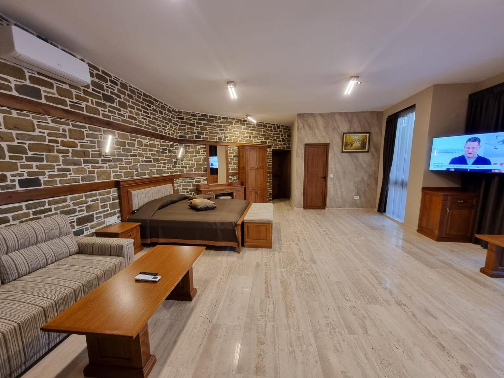 Семеен Хотел Чардаците Lowetsch Exterior foto